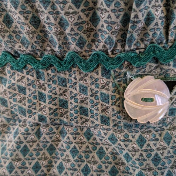 Vintage 1960s Apron Dress with Diamond and Flower Pattern Size Small - Picture 8 of 8